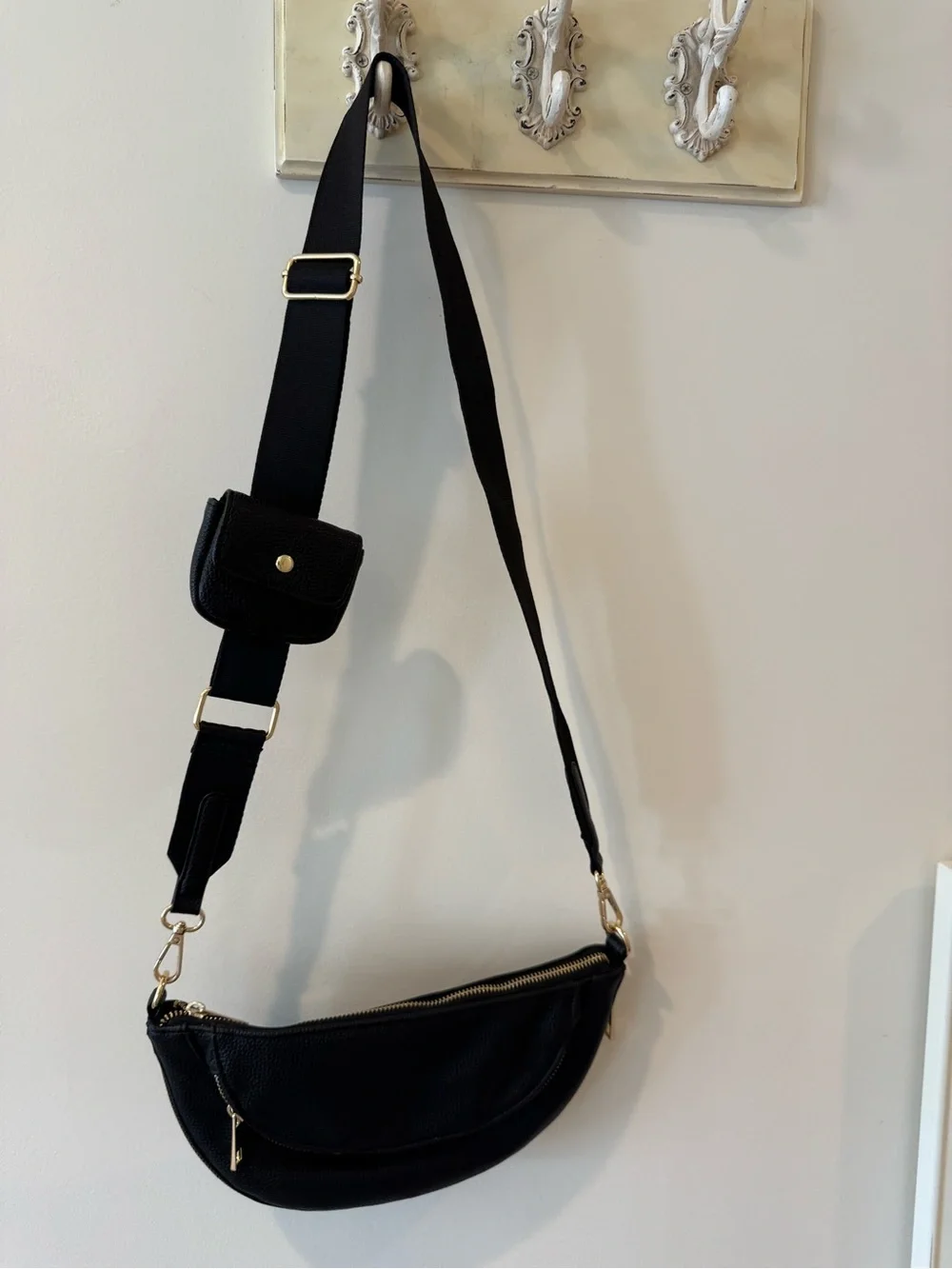 Black Crescent Crossbody Bag with Detachable Pouch A10
